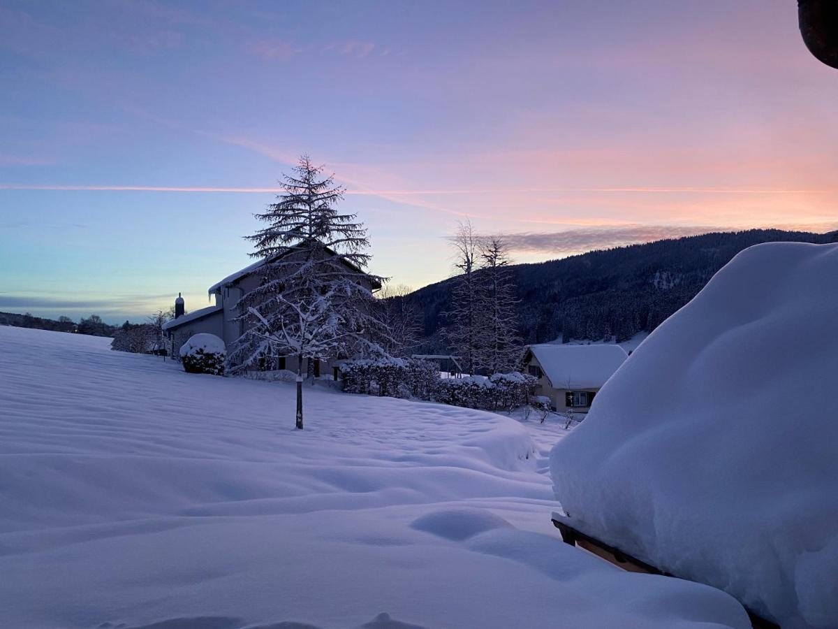 Jurabelle Bed & Breakfast La Cote-aux-Fees Exterior photo