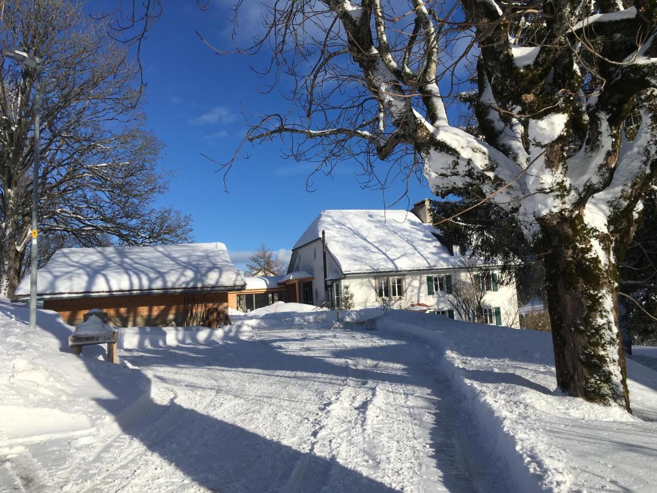 Jurabelle Bed & Breakfast La Cote-aux-Fees Exterior photo