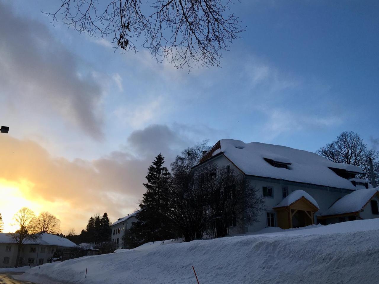 Jurabelle Bed & Breakfast La Cote-aux-Fees Exterior photo